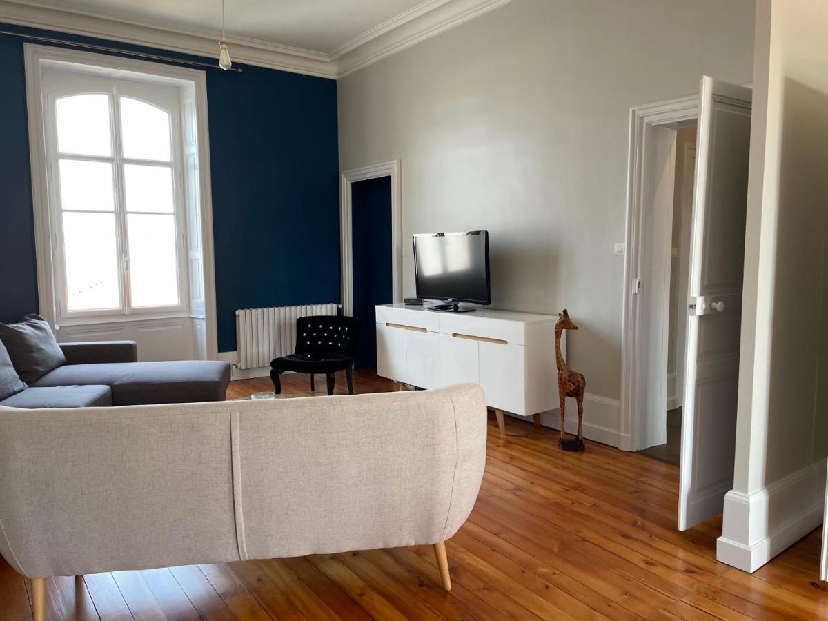 appartement entièrement rénové de 100 M2 à 2 pas de la plage Les Sables-dʼOlonne Esterno foto