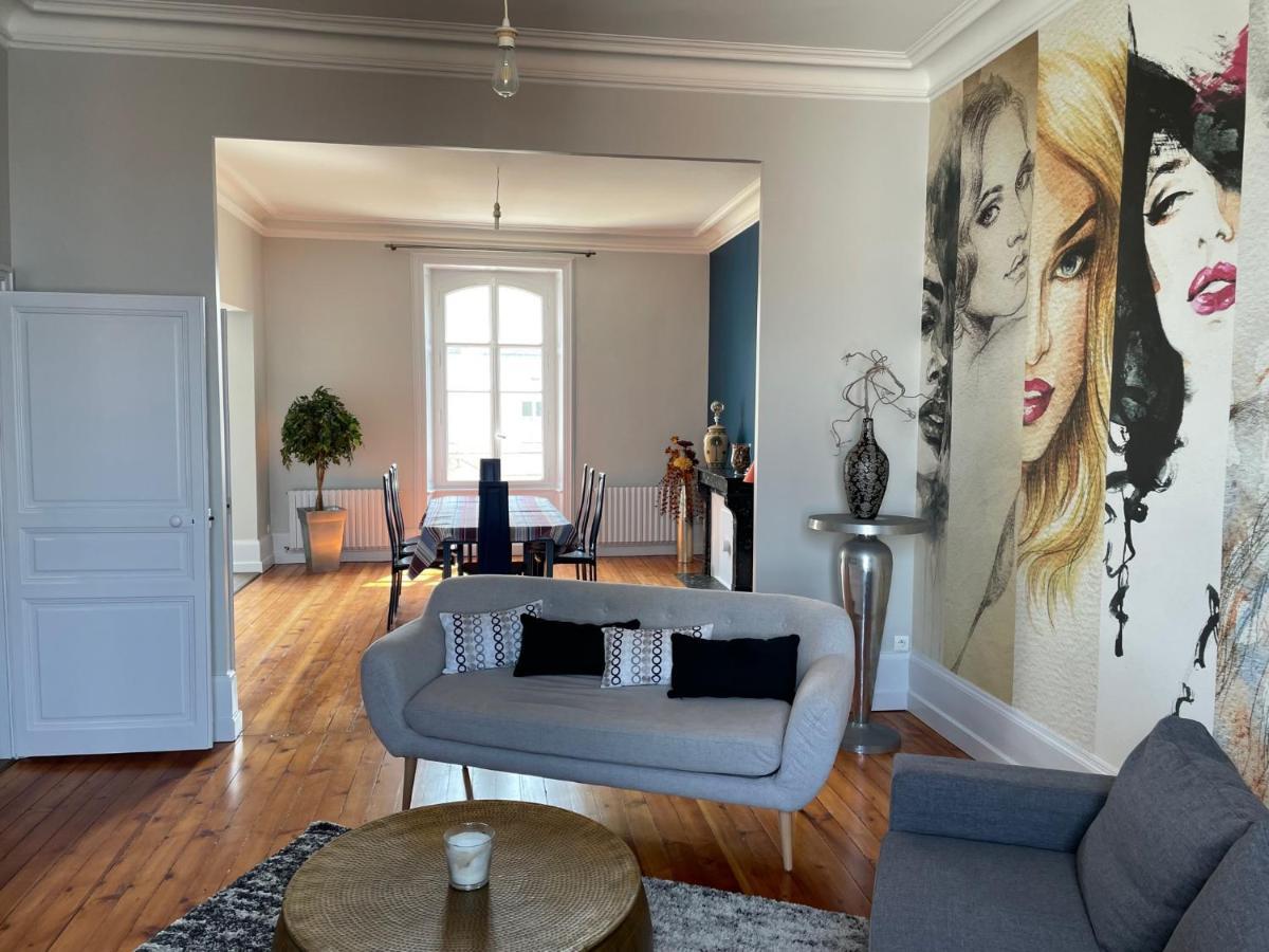appartement entièrement rénové de 100 M2 à 2 pas de la plage Les Sables-dʼOlonne Esterno foto