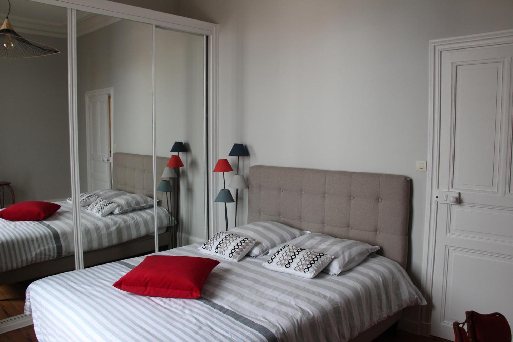 appartement entièrement rénové de 100 M2 à 2 pas de la plage Les Sables-dʼOlonne Esterno foto