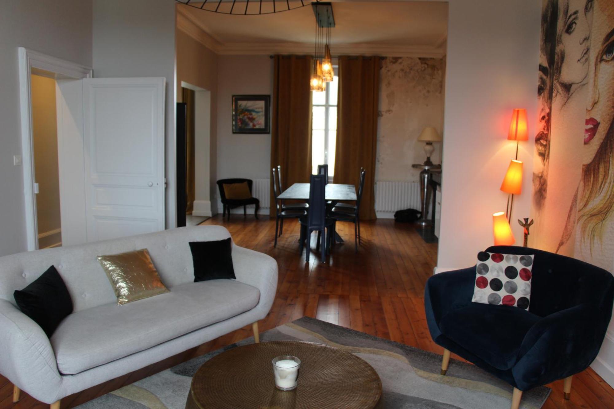 appartement entièrement rénové de 100 M2 à 2 pas de la plage Les Sables-dʼOlonne Esterno foto